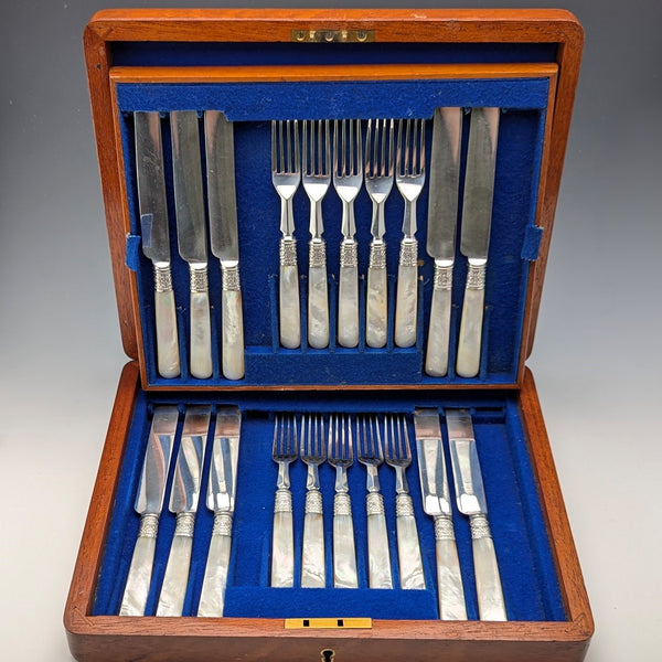 約 1881 年英國古董白色珍珠手柄甜點餐具 10 對套裝木盒裝